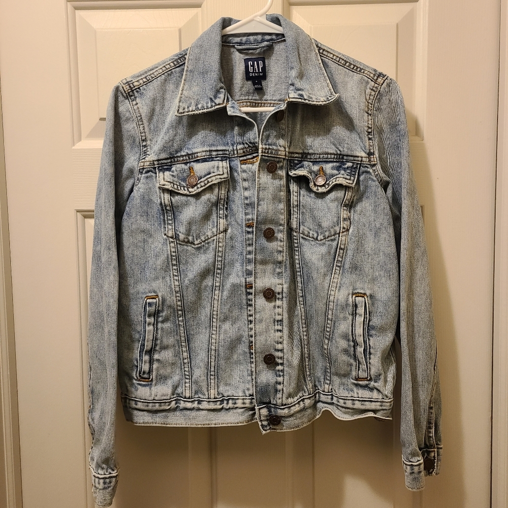 Gap Jean Jacket Size Medium - image 1